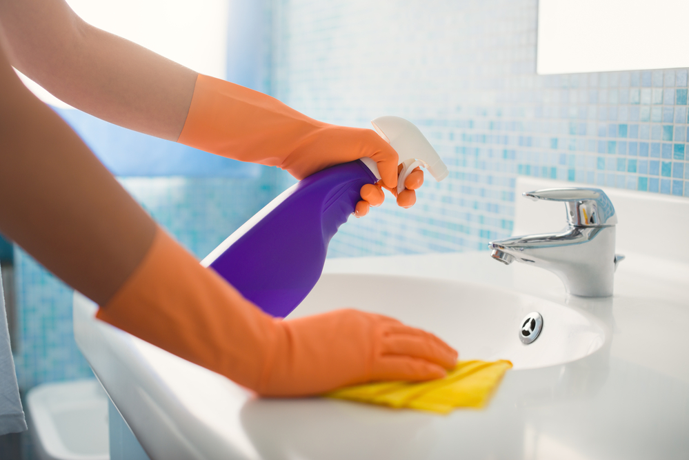 bathroom cleaning service